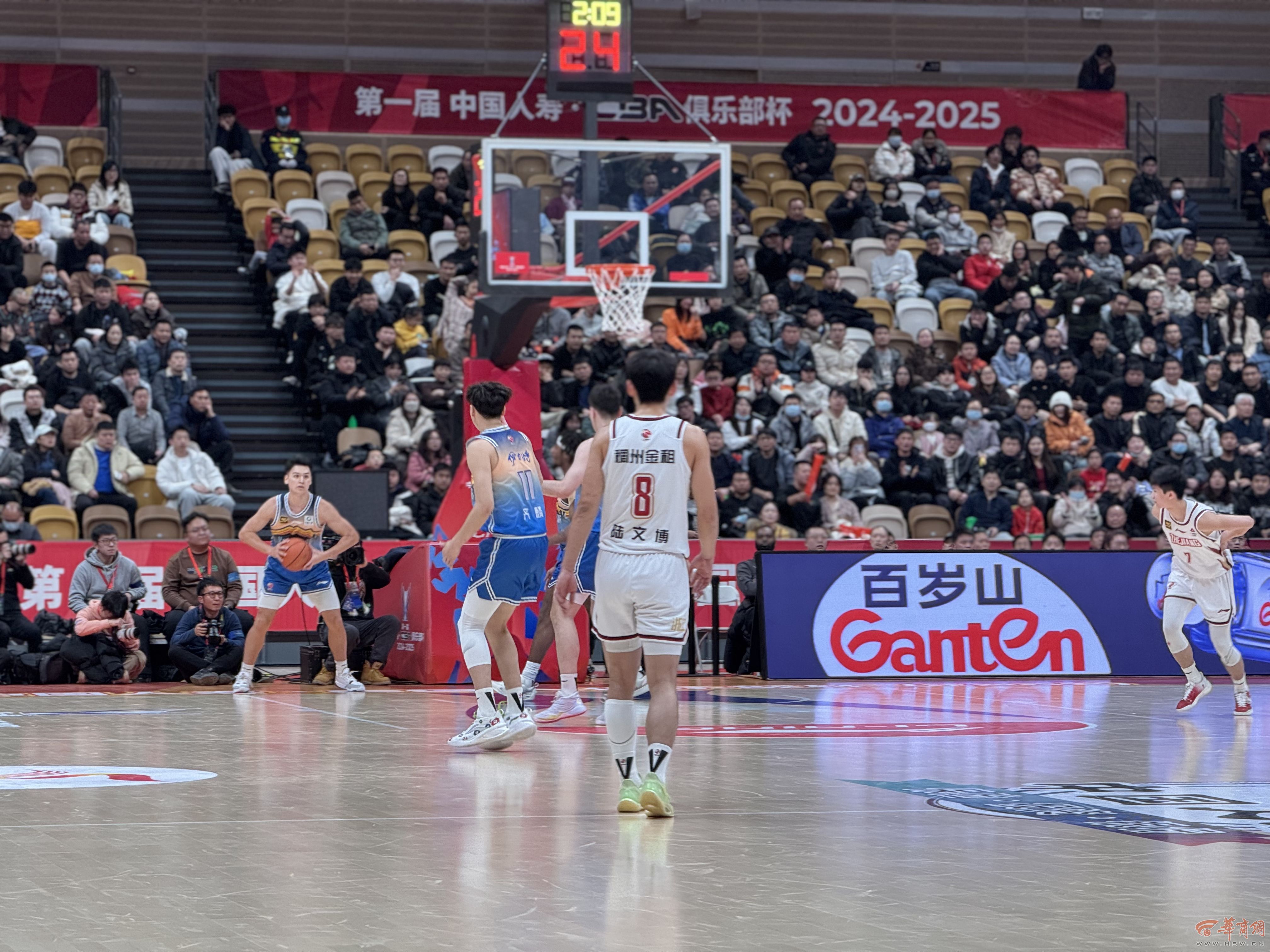 包含西安队员发挥正常，战胜劲敌稳居前列的词条