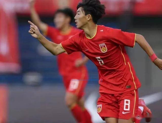 亚洲足球新星崛起！中国U16战平日本：用脸挡球的拼搏精神感动人心！
