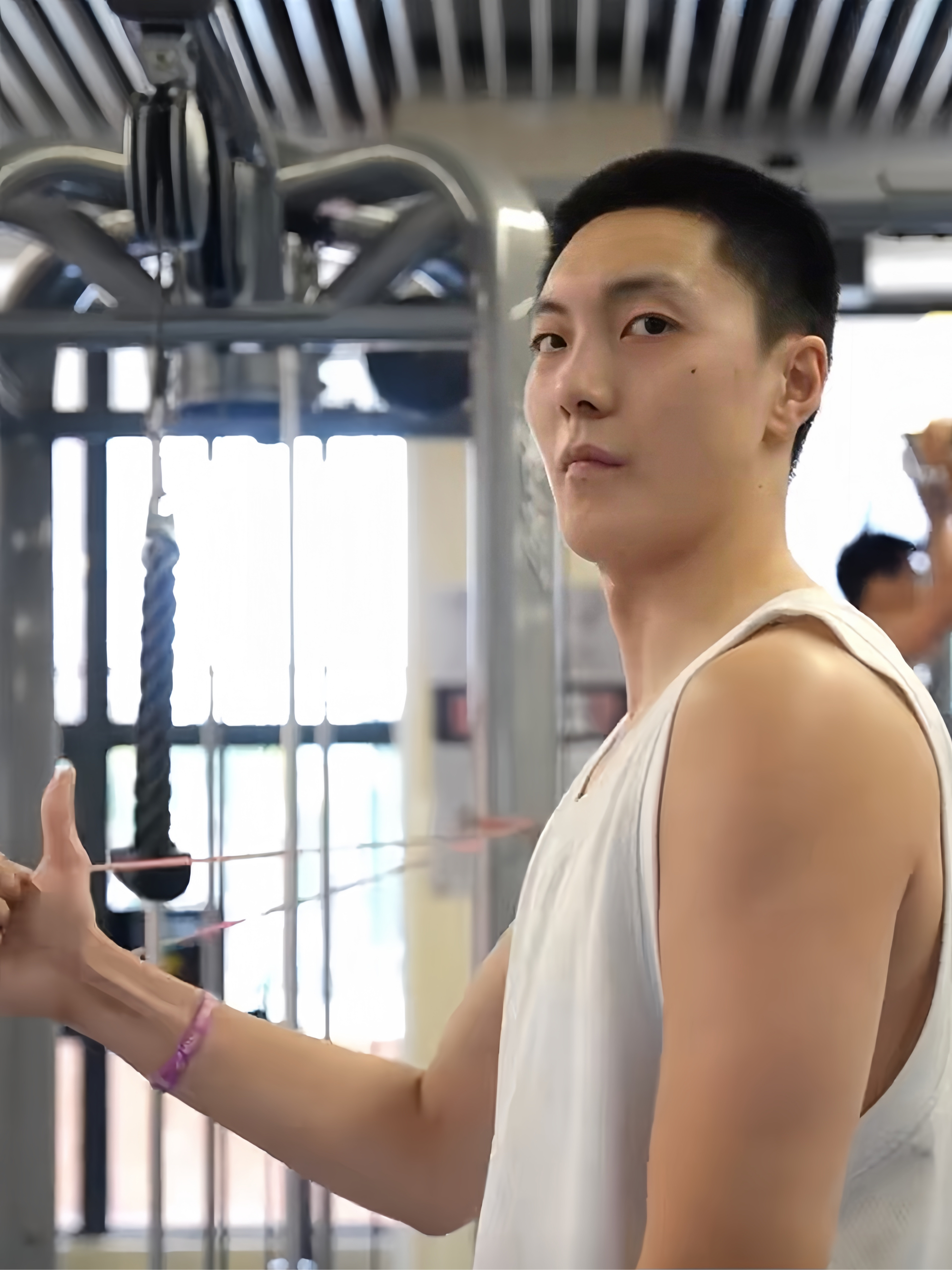 678体育app-广东男篮张昊训练日常投射训练&amp;结合球出手
