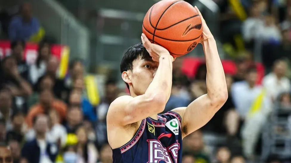 体育界男子篮球联赛引发热烈讨论