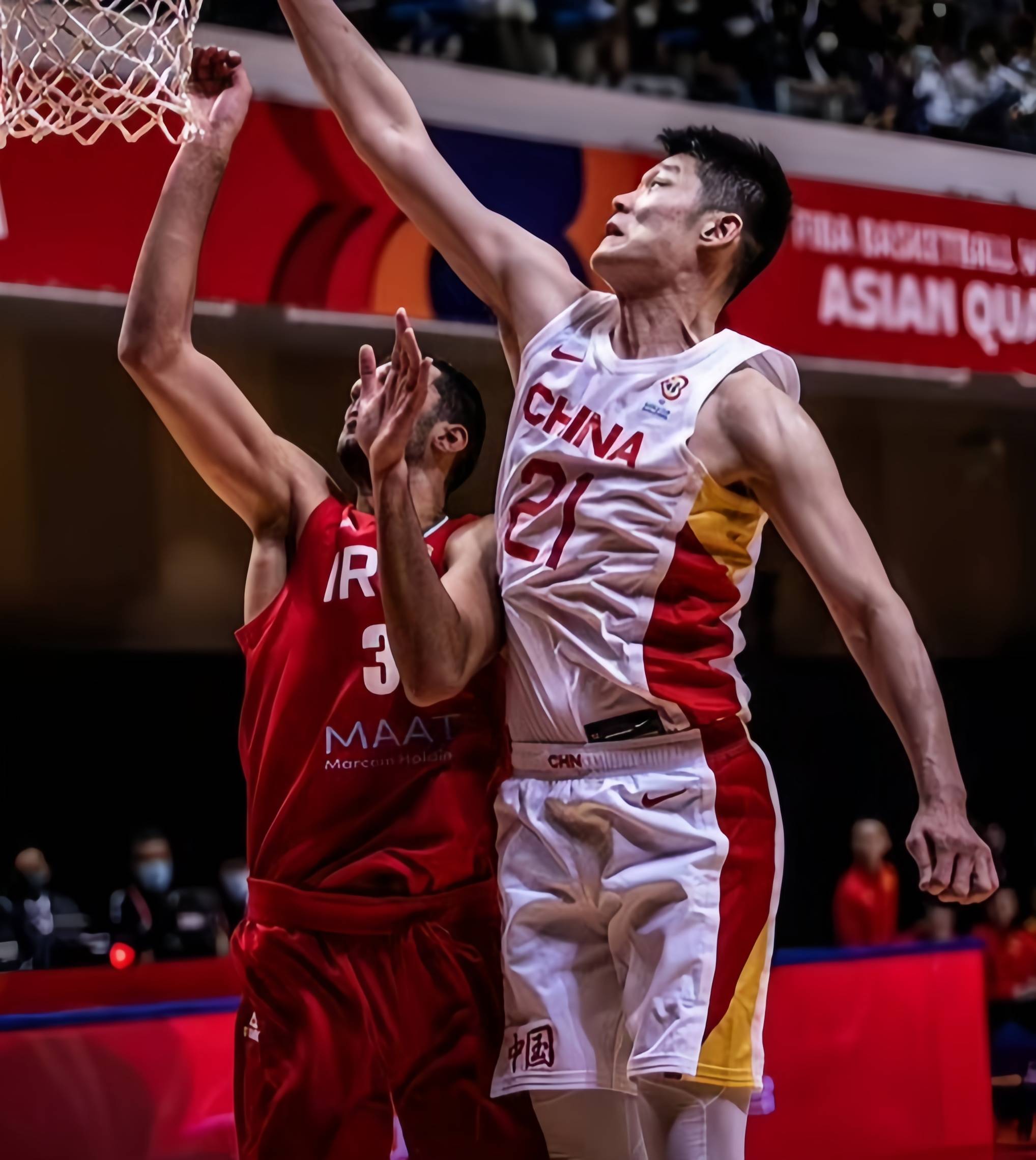 江苏男篮紧随领先球队，冲击前列地位